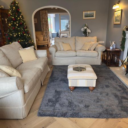Vast, Elegant Home With Indoor Pool & Sauna Near Popular Golf Course Кингтън Екстериор снимка