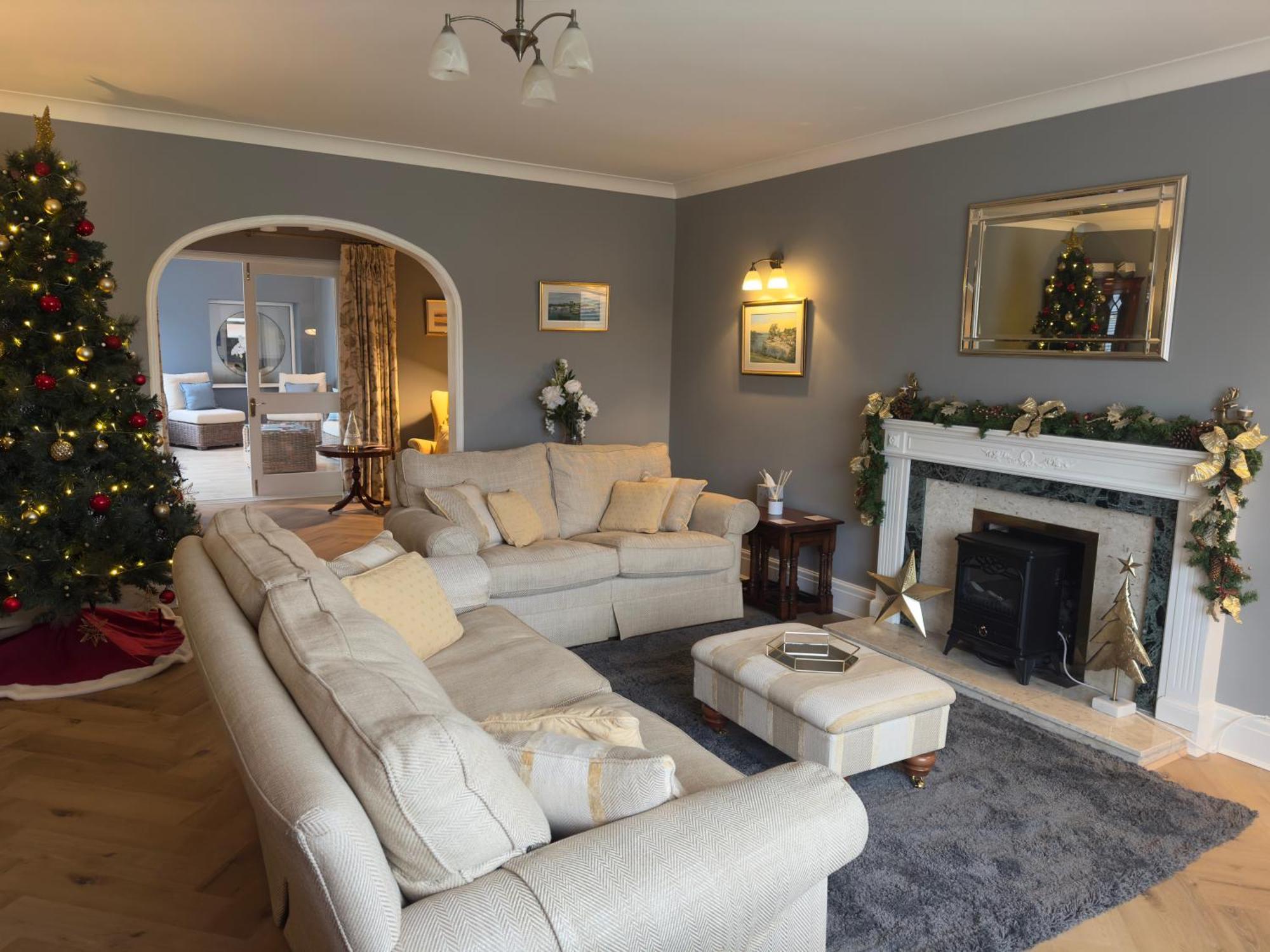Vast, Elegant Home With Indoor Pool & Sauna Near Popular Golf Course Кингтън Екстериор снимка