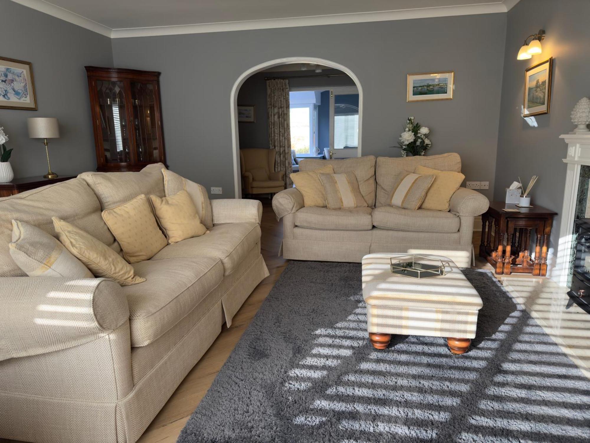 Vast, Elegant Home With Indoor Pool & Sauna Near Popular Golf Course Кингтън Екстериор снимка